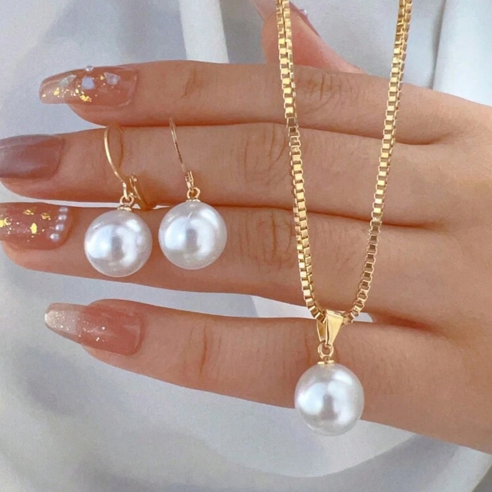 New faux Pearl necklace and earrings Jewelry Set